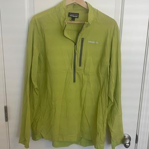 Mens lightweight wind block pullover